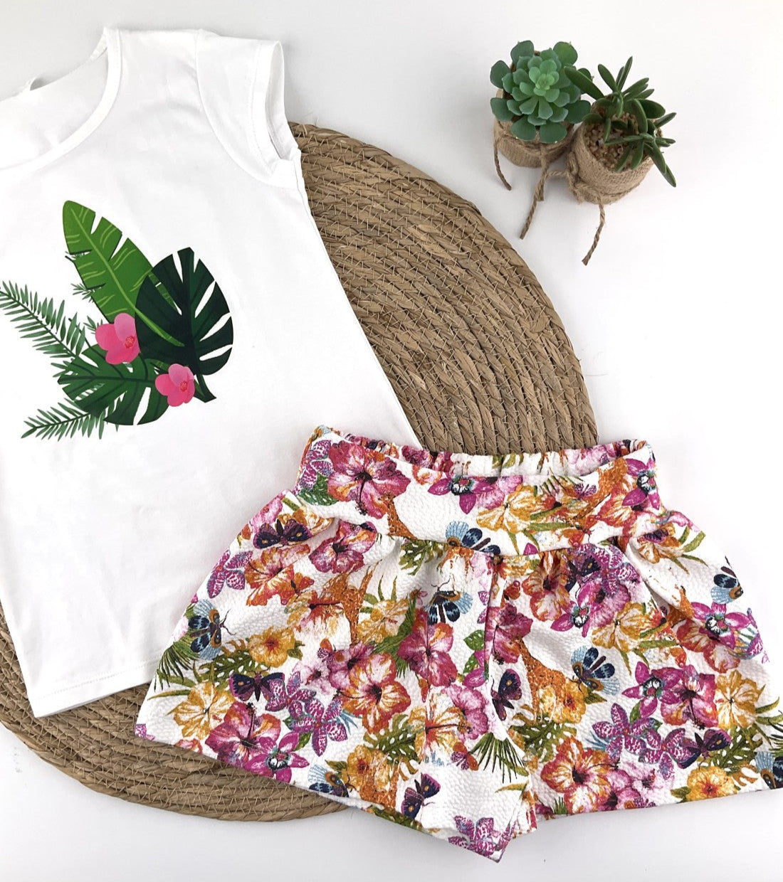 Conjunto niña hojas